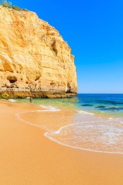 Kumsaldaki Okyanus Dalgası