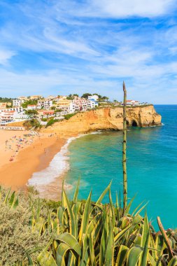 Carvoeiro şehir güzel plaj görünümü