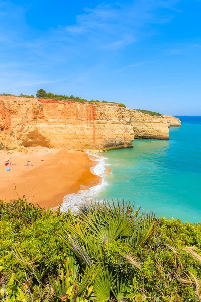 Vista da praia de Benagil arenosa — Fotografia de Stock