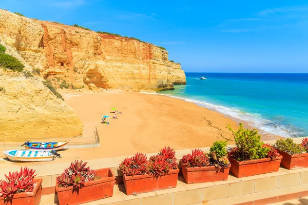 Vista da praia de Benagil arenosa — Fotografia de Stock