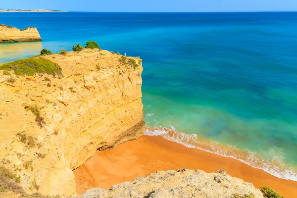 Kilátás a gyönyörű homokos strand — Stock Fotó