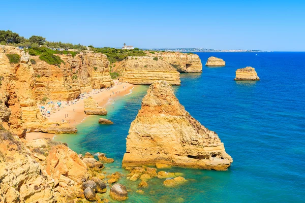 Une vue sur la plage de Marinha — Photo