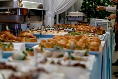 Yemek, açık büfe masası.