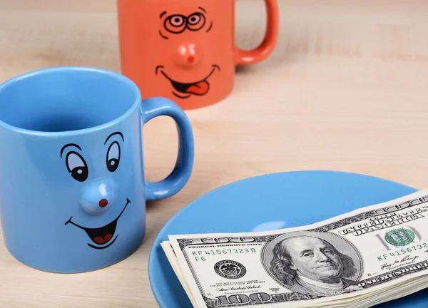 Cup and dollar. The cup is looking for dollars — Stock Photo, Image