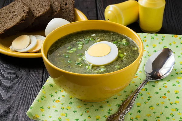 Sauerampfersuppe mit Ei — Stockfoto