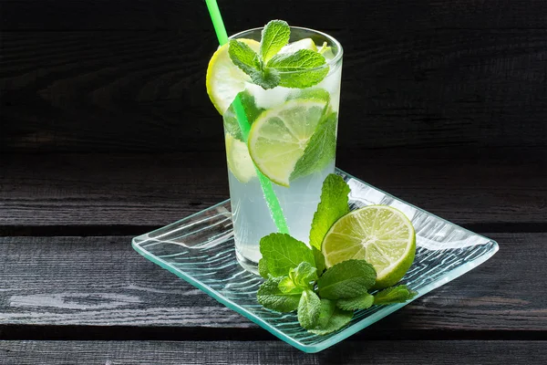 Cóctel Mojito en una bola alta — Foto de Stock