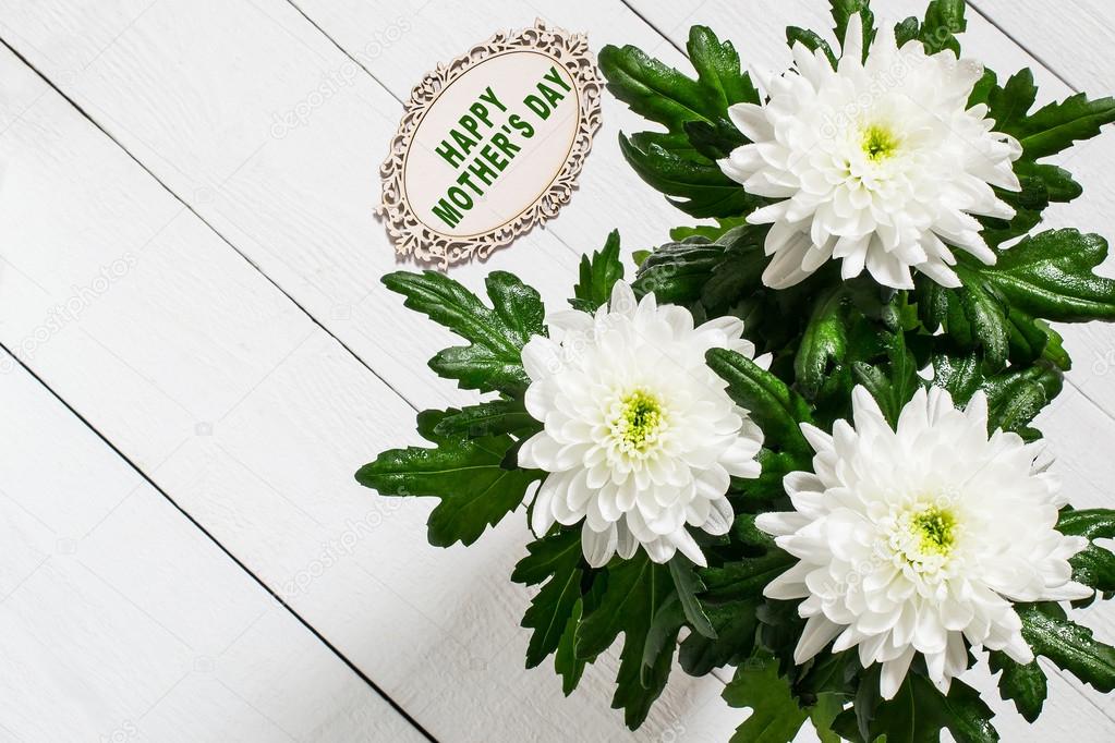 Bouquet Of White Chrysanthemums In A Gift Mother S Day Stock Photo Image By C 13 Smile 103333194 depositphotos
