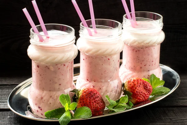 Batido de fresa con yogur —  Fotos de Stock