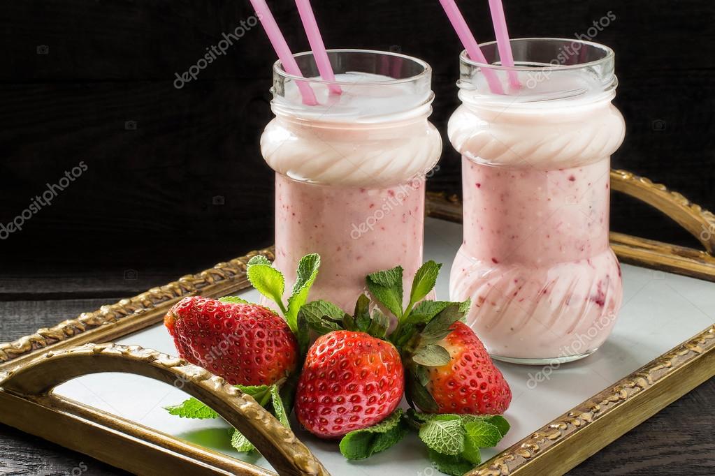 малибу коктейль. молочный коктейль клубничный. коктейль мороженое. клубничный коктейль. два молочных коктейля.