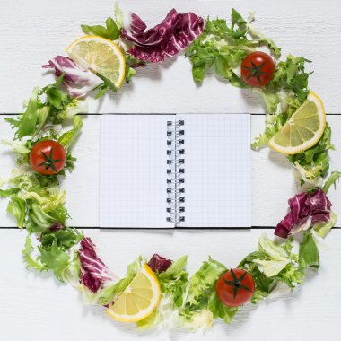 Vitamini salata hazırlanması için malzemeler 