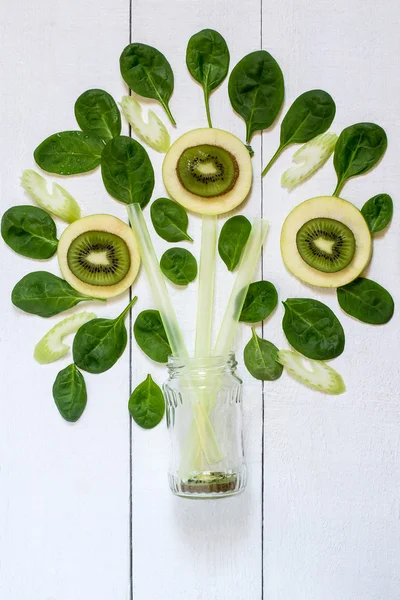 The ingredients to prepare vitamin green smoothie — Stock Photo, Image