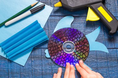 Cd. El yapımı çocuk projesinden oyuncak balık yapımı. Adım7 