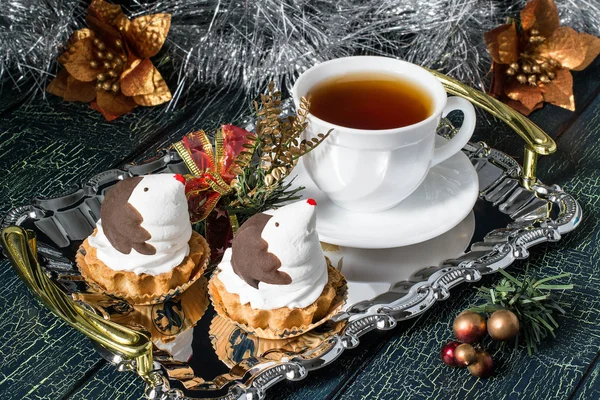 Рождественские кексы в форме смешных пингвинов — стоковое фото
