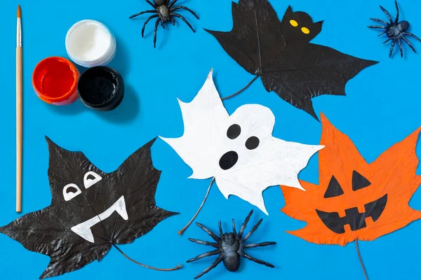 Kézzel Festett Száraz Őszi Juharfalevelek Kreatív Művészeti Projekt Változat Halloween Stock Kép