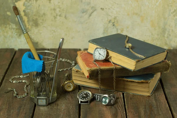 Still life with old clock and books — Stock Photo, Image