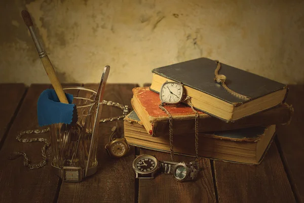 Still life with old clock and books — Stock Photo, Image
