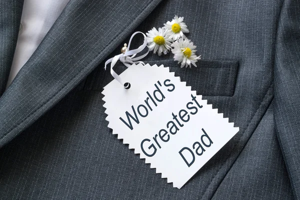 Pomysł na dzień ojca: pozdrowienia w kieszeni kurtki — Zdjęcie stockowe