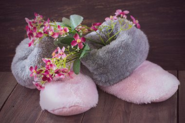 Fur boots and flowers 