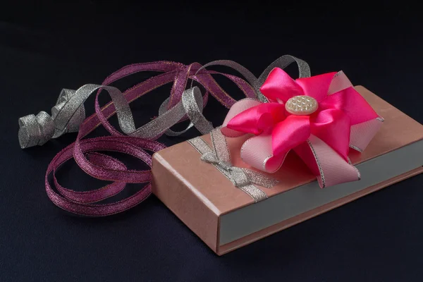 Gift, bow and ribbon — Φωτογραφία Αρχείου