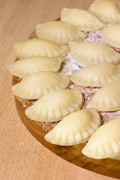 Raw russian dumplings with cheese — Stok fotoğraf