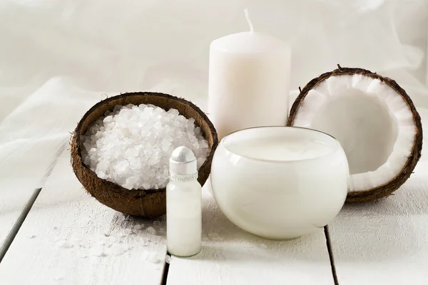 Spa products with coconut — Stock Photo, Image