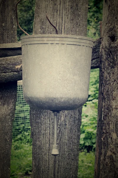 Çite eski lavabo — Stok fotoğraf