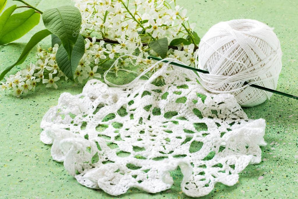 https://st2.depositphotos.com/1731418/8197/i/950/depositphotos_81971998-stock-photo-bird-cherry-and-knitted-lace.jpg