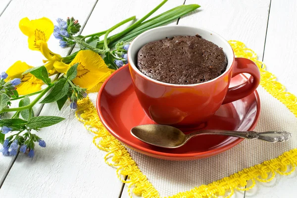 Torta al cioccolato e cottura rapida in una tazza — Foto Stock