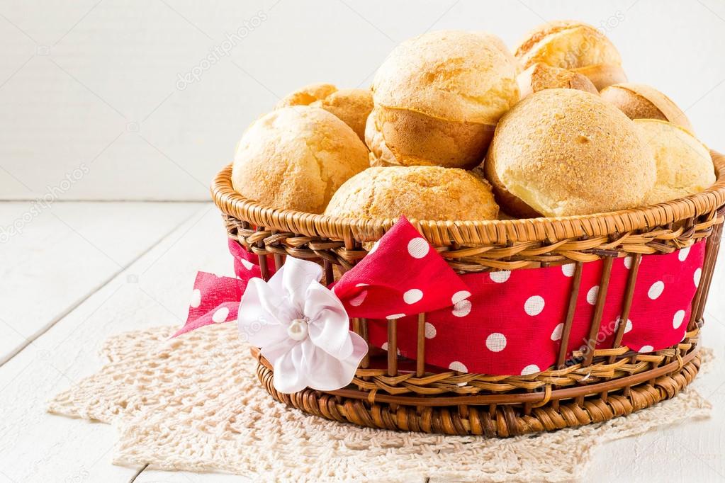 Freshly cooked crispy popovery in the basket 