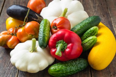 A pile of organic vegetables on a table 
