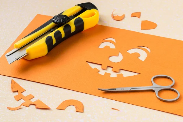 Cutting a stencil of paper for jack-o'-lantern — 스톡 사진