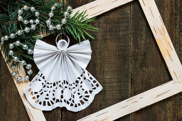 Opengewerkte engel in filigraan technieken voor decoratie van Kerstmis — Stockfoto