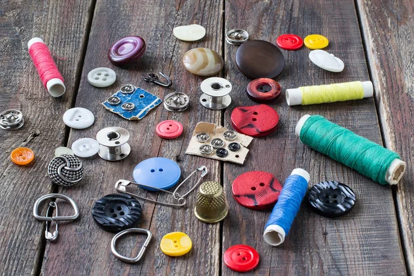 Placer sewing accessories on a wooden table — Stock Photo, Image