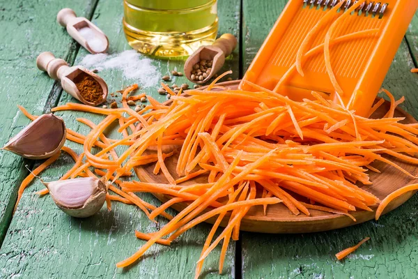 Ингредиенты для приготовления корейской моркови — стоковое фото