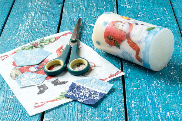 Decoupage candles for Christmas design 