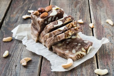 Çikolatalı fındık çeşitleri ile 