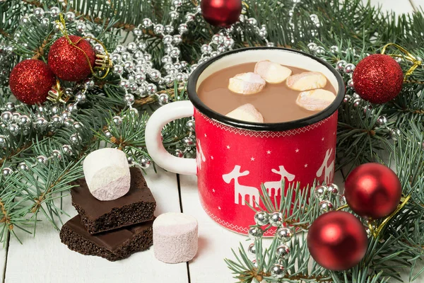 Mug with hot chocolate and marshmallow — Stock Photo, Image