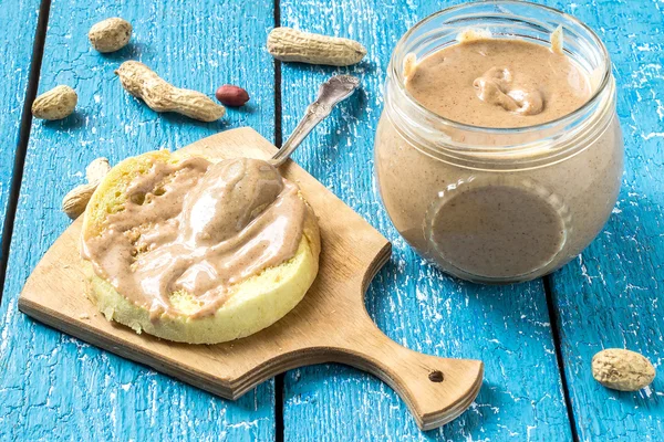 Freshly made creamy peanut butter — Stock Photo, Image