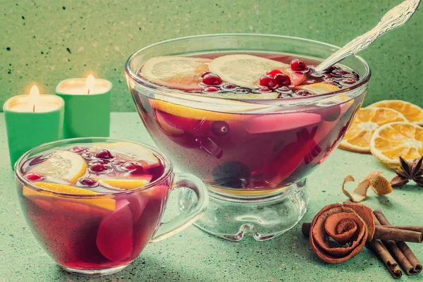 펀치-와인, 향신료와 과일의 기념 음료 — 스톡 사진
