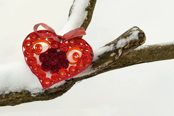 Hati dalam teknik quilling - simbol Hari Valentine — Stok Foto