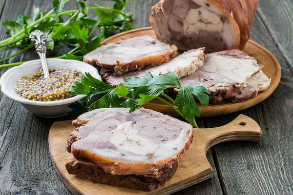 Roulade casero de cerdo y pollo —  Fotos de Stock