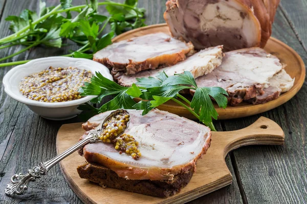 Roulade casero de cerdo y pollo —  Fotos de Stock