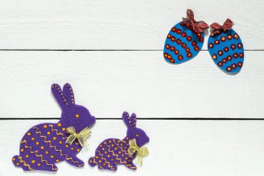 Dekoratif el yapımı easter bunnies ve yumurta 