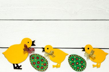 Dekoratif el yapımı Paskalya tavuk ve yumurta 