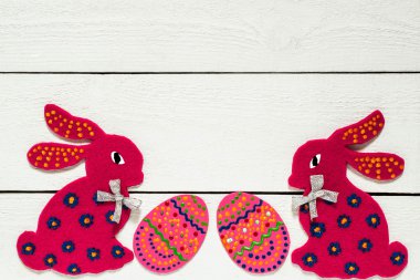 Dekoratif el yapımı easter bunnies ve yumurta 