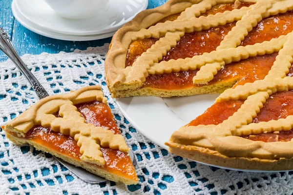 Deliziosa torta con marmellata di albicocche — Foto Stock