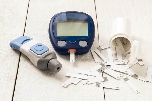 A vér glükóz szintjének mérésére szolgáló eszköz — Stock Fotó