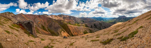 Färgade berg Dyol-Urekchen — Stockfoto