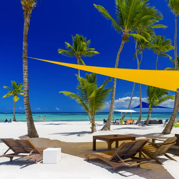 Strand auf der tropischen Insel — Stockfoto