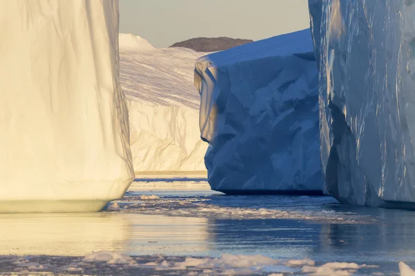 Enormes icebergs de Groenlandia — Foto de Stock